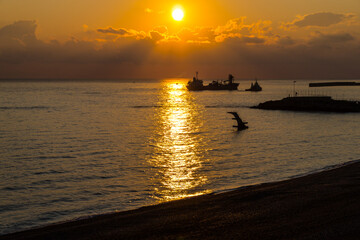 Fototapeta na wymiar Sonnenaufgang am Hafen von Rhodos
