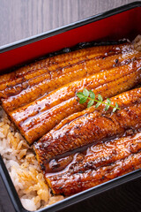 うな重を食べる