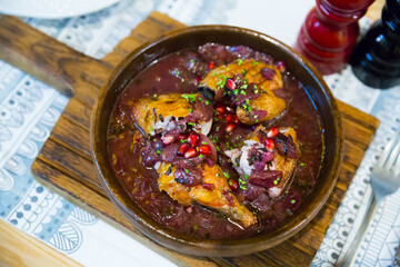 Cooked chicken in pomegranate sauce