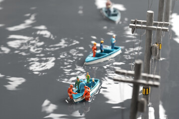 水害にあった街と救命ボートで救助活動をするジオラマの風景