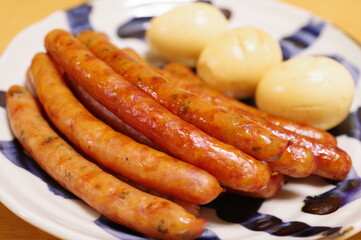 スモークしたソーセージと卵