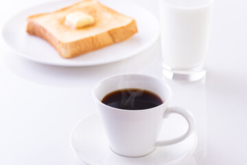 ホットコーヒーとバタートースト