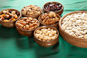 mixed nuts and dried fruits