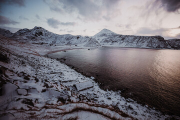 Norwegen Lofoten - Haukland Beach im Winter