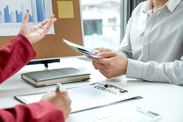 The business owner personally signed the deal, closing the deal by accepting bribes. The idea of ​​corruption and venality concept