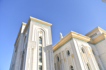 Fototapeta na wymiar the most beautiful mosque in the world, the largest mosque in the world, the beautiful mosque mosque in Kazakhstan, Turkey, Istanbul, Hazret Sultan Mosque