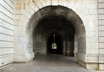 Arche du pont du Carrousel (Paris France). Une vue d'un bout à l'autre.