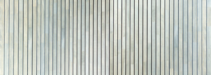 Obraz premium Panorama Detail einer hellen, blaugrauen Holzwand aus vertikalen Brettern