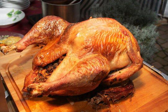 Crispy Thanksgiving turkey stuffed - Knuspriger Erntedank Truthahn gef&uuml;llt