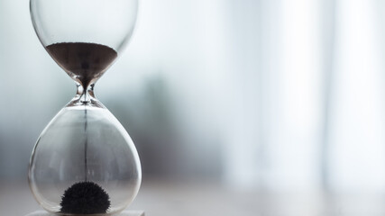 Hourglass close up, leftisde V2