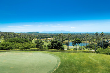 Fototapeta premium View of golf course in the mountains behind the sky