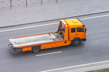 Empty tow truck rides on the highway.