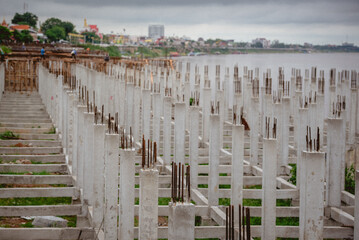 The construction of concrete piles as the foundation for construction. - Behind the concrete pile are the riverside town.
