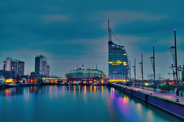 Havenwelten in Bremerhaven währen der blauen Stunde