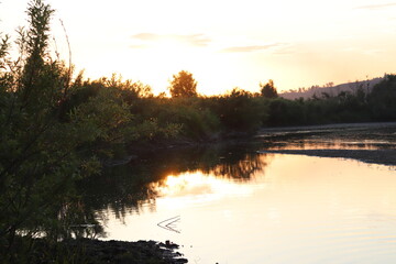 Fototapeta na wymiar sunset on the river