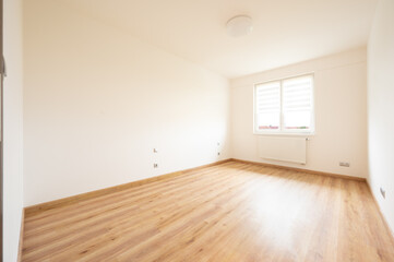 Empty room in flat, light, space.