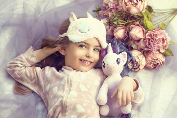 Obraz na płótnie Canvas baby girl with toy unicorn