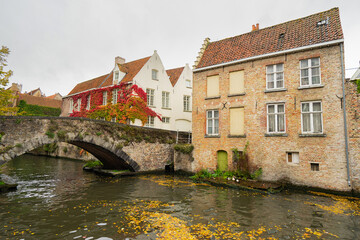 Fototapeta na wymiar Panoramic view of beautiful canal with bridge and houses of Brugges, Belgium in autumn.