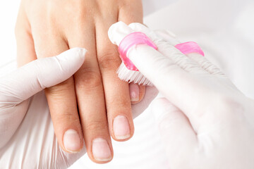 Obraz na płótnie Canvas Manicure master removes dust from nails with a brush to cleaning nails.