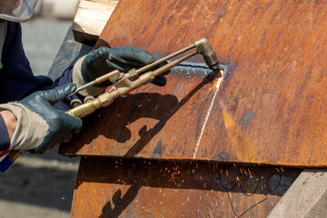 View of the metal cutting with oxy-fuel gases.