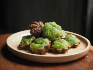 Mini pandan cake on wooden plate