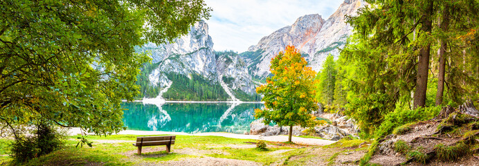 Pragser Wildsee Panorama  See in Italien Dolomiten, Berg, Alpen, Tirol, Südtirol, Landschaft / Lago di Braies lake in Italy Dolomites, Mountains, Alps, tyrol Landscape - obrazy, fototapety, plakaty