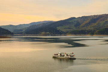Obraz premium boat on the lake