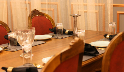 table setting in restaurant