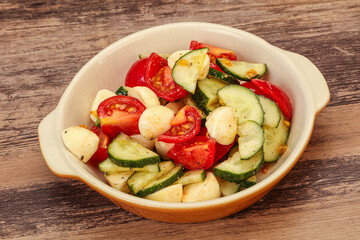 Salad with vegetables and mozzarlla