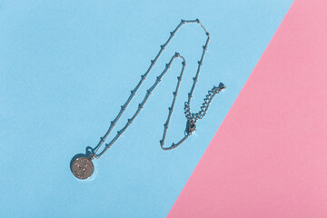 Fototapeta premium Perfect accessories. Trendy jewelry set. Fashion jewelry and bijouterie. Top view.