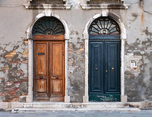 old wooden doors in venice