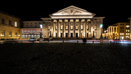 Fototapeta na wymiar Nachtaufnahme von der Bayerischen Staatsoper