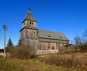 wybudowany w 1667 roku drewniany kosciol katolicki pod wezwaniempodwyzszenia krzyza swietego w miejscowosci ostrykol w wojewodztwie warminsko mazurskim w polsce
