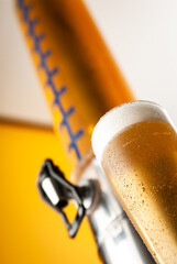 CHOPP GELADO COM PORÇÃO DE BATATA FRITA