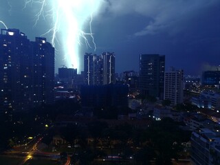 Fototapeta premium Thunderstorm over Singapore at night - October 2017