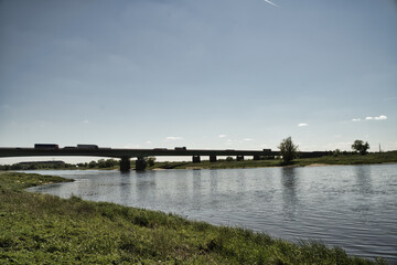 Fototapeta na wymiar Autobahnbrücke über die Elbe