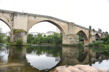 Fototapeta na wymiar puente romano ourense