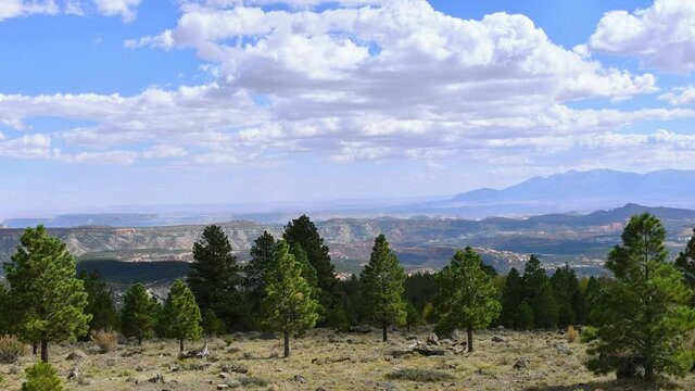 Timelapse from the Dixie National Forest at the Larb Hollow Overlook, looking east. Camera panning  left to right.