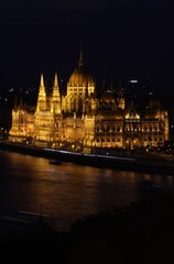 Obraz na płótnie Canvas Hungarian parliament building at night in Budapest