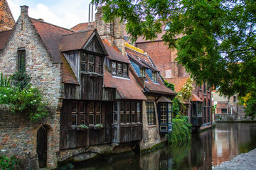 Brujas, donde las belleza de las casas y el agua esta por cualquier lado.