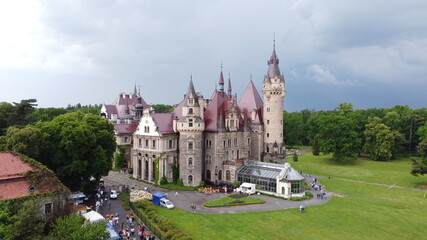 Fototapeta na wymiar castle in the park