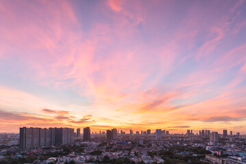Fototapeta premium Morning time view of sunrise over Bangkok city, thailand