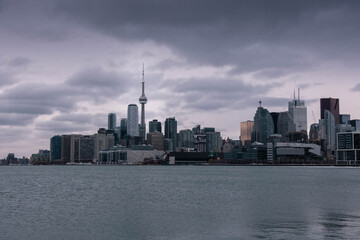 Fototapeta na wymiar Toronto skyline at polson pier