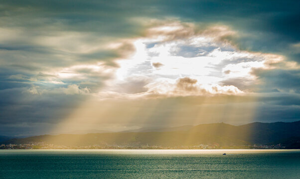 Sol e nuvens