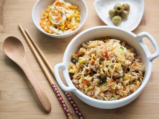 아시아 음식 야채 볶음밥 
