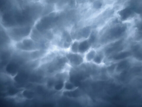 Blue and gray dramatic undulatus asperatus clouds