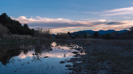 Obraz na płótnie Canvas sunset river