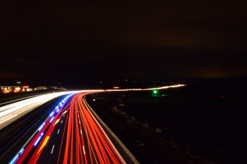 Autobahn bei Nacht
