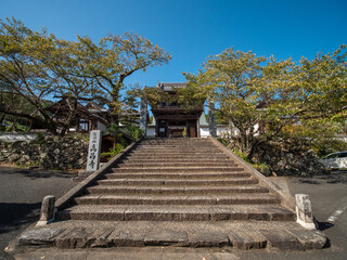 高昌寺の石段を広角で撮影