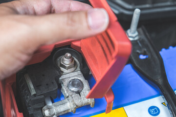 Obraz premium Automobile engineer checking car battery. Auto repair service.